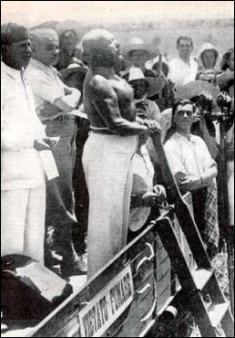 mussolini-bare-chest.jpg