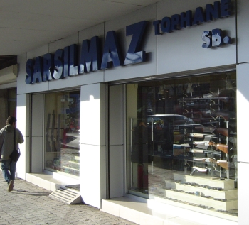 istanbul_03_gunstore.jpg